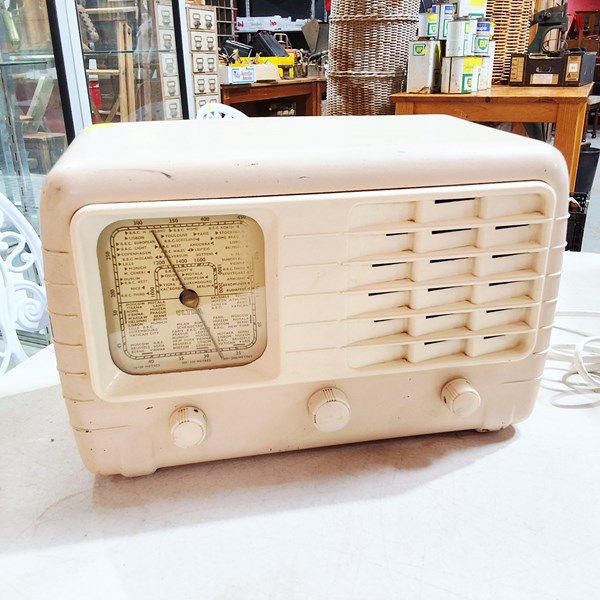 Lot 1272 - VINTAGE RADIO