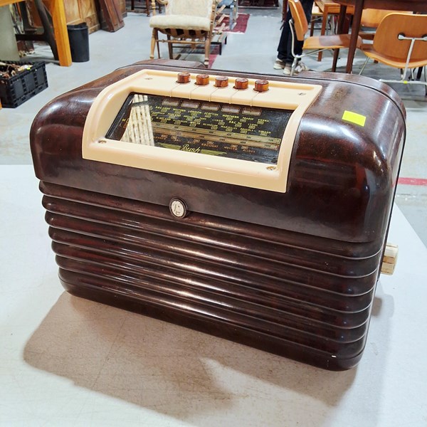 Lot 1190 - BUSH RADIO