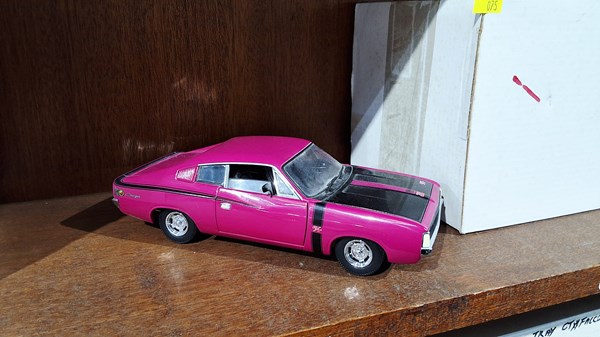 Lot 1435 - VALIANT CHARGER