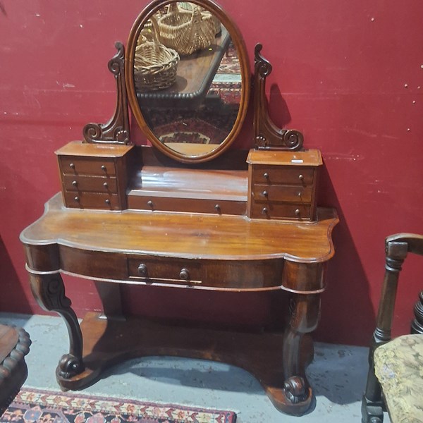 Lot 44 - DRESSING TABLE