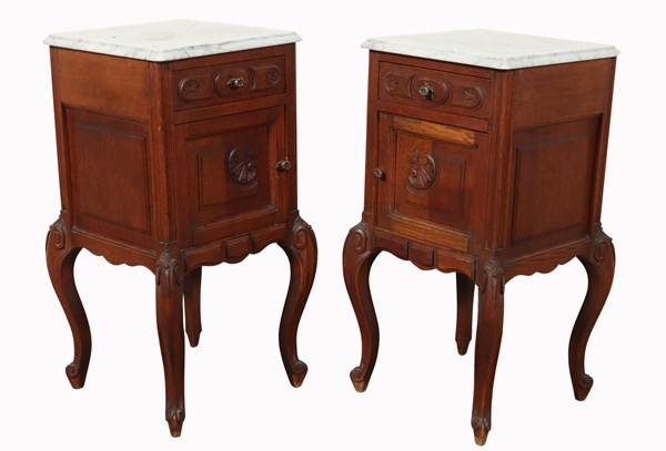 Lot 63 - PAIR OF OAK BEDSIDE CABINETS
