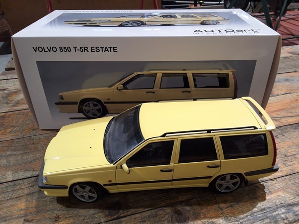 Lot 1428 - VOLVO 850