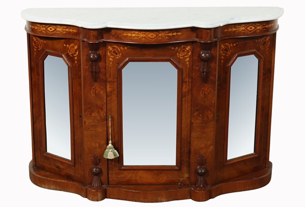 Lot 80 - PETITE CREDENZA