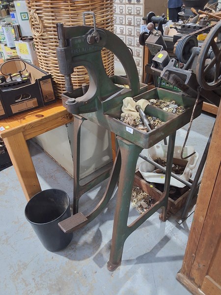 Lot 258 - EYELET PRESS