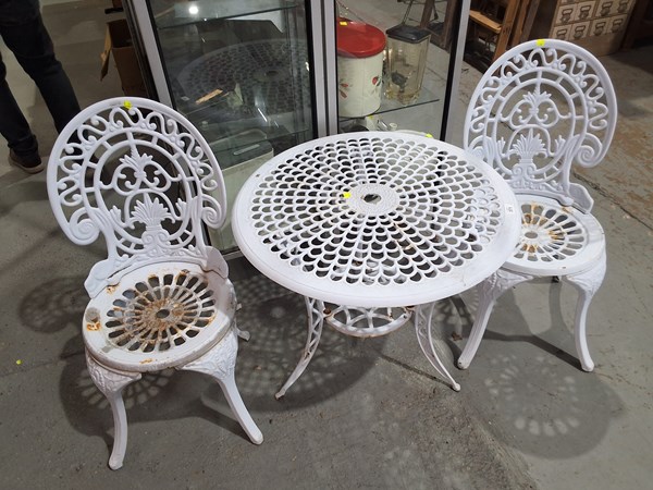 Lot 371 - GARDEN SETTING