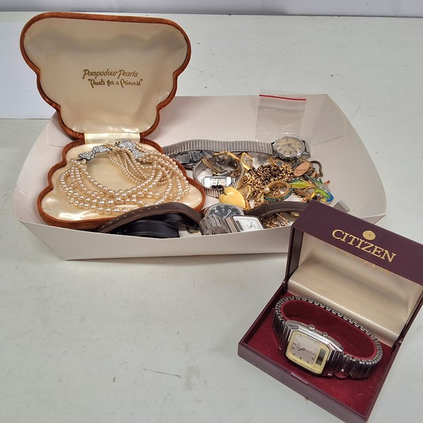 Lot 1062 - JEWELLERY AND WATCHES