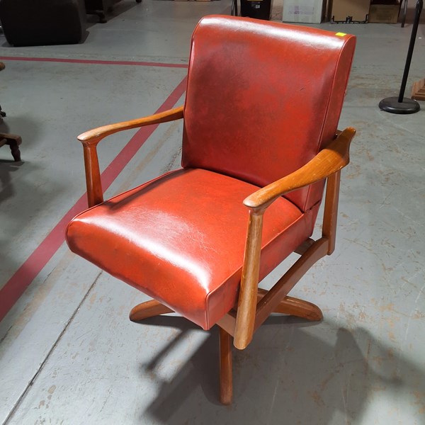 Lot 277 - OFFICE CHAIR