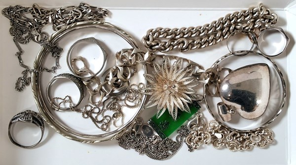 Lot 1090 - JEWELLERY