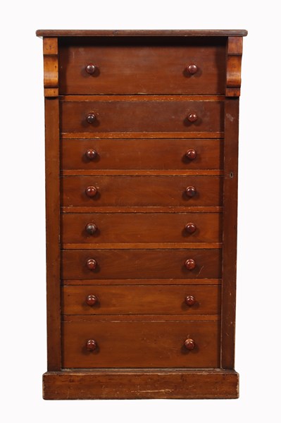 Lot 124 - WELLINGTON CHEST