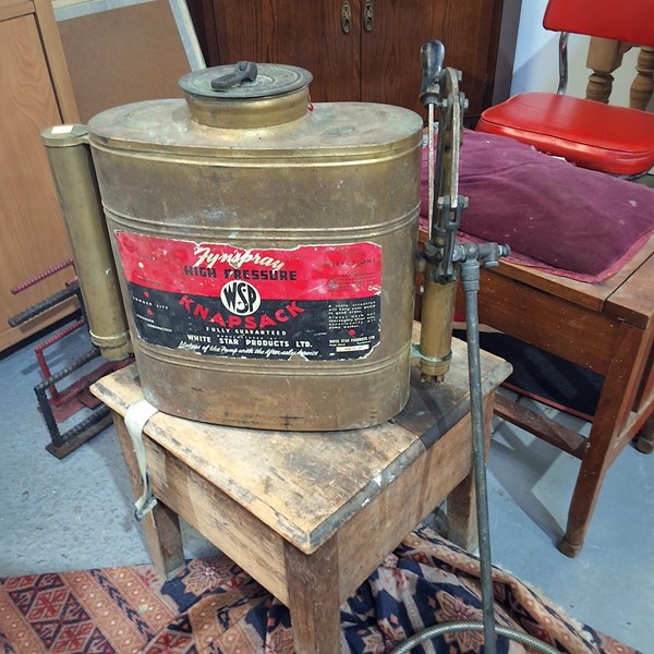 Lot 214 - BRASS KNAPSACK SPRAYER