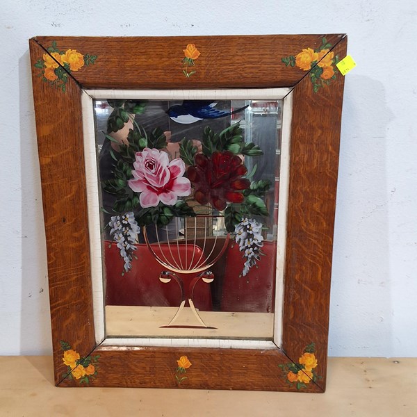 Lot 264 - WALL MIRROR