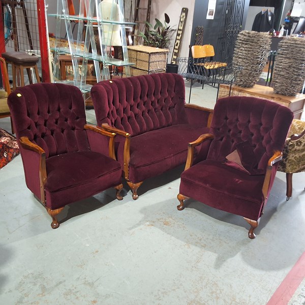 Lot 339 - THREE PIECE LOUNGE SUITE