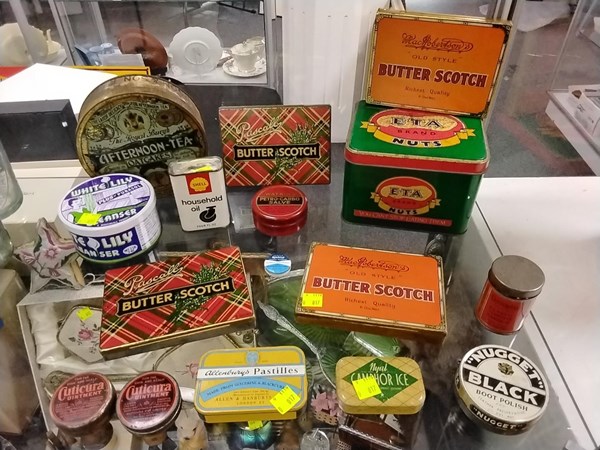 Lot 1400 - VINTAGE TINS