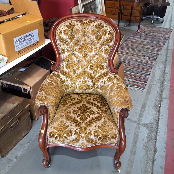 Lot 329 - VICTORIAN PARLOUR CHAIR