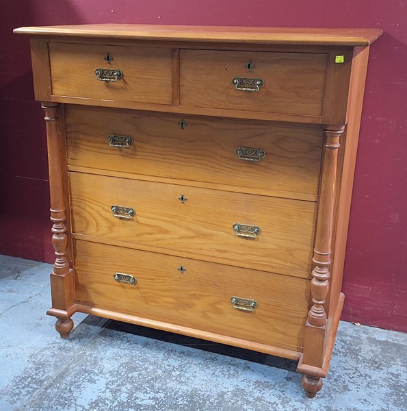 Lot 151 - CHEST OF DRAWERS