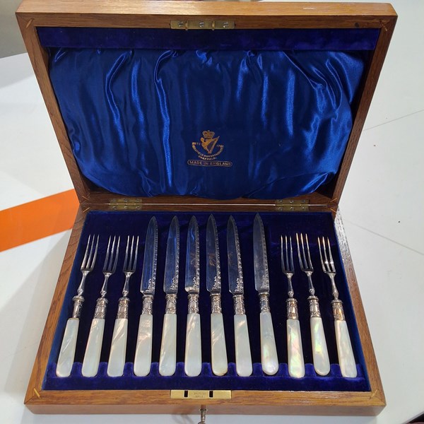 Lot 1350 - CUTLERY SET