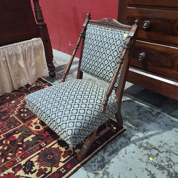 Lot 44 - NURSING CHAIR