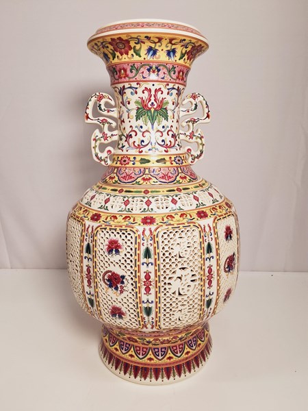 Lot 1405 - CHINESE CENSER VASE