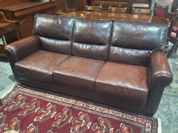 Lot 101 - SOFA