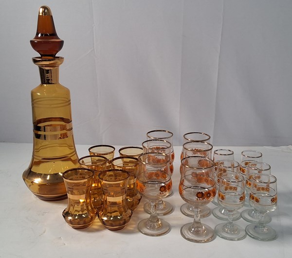 Lot 1424 - RETRO GLASSWARE