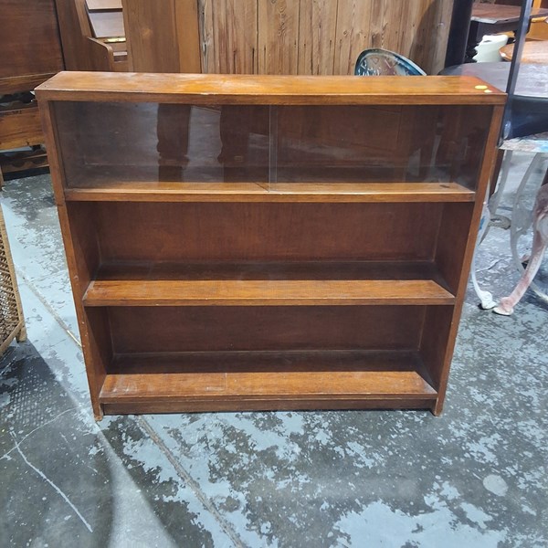 Lot 267 - BOOKSHELF