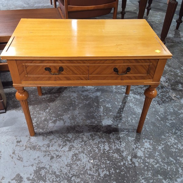 Lot 140 - SIDE TABLE