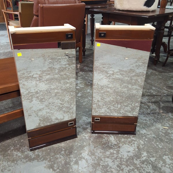 Lot 36 - WALL CABINETS