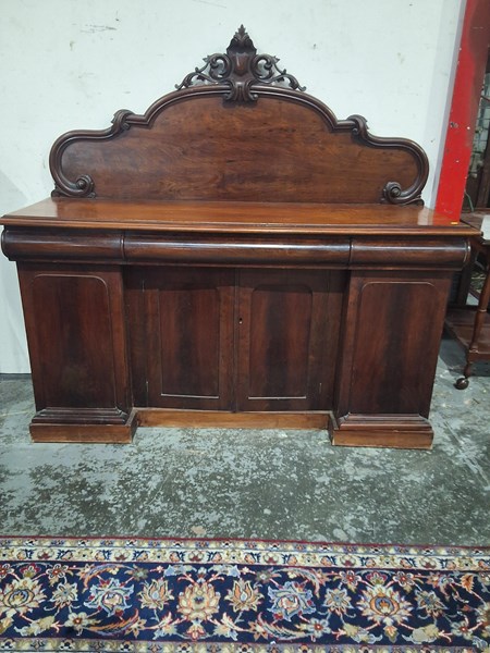Lot 177 - SIDEBOARD