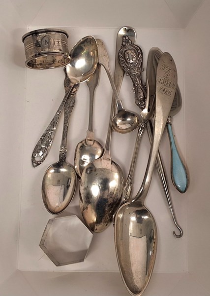 Lot 1094 - FLATWARE