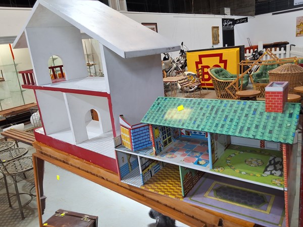 Lot 306 - DOLL HOUSES