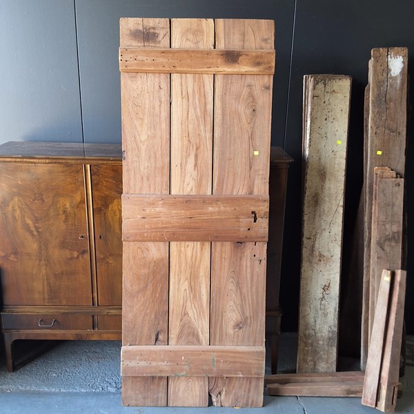 Lot 320 - SHED DOOR