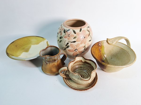 Lot 1469 - STUDIO POTTERY