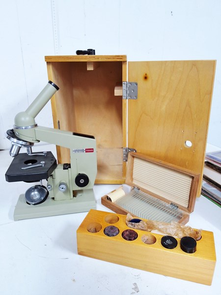 Lot 1356 - MICROSCOPE