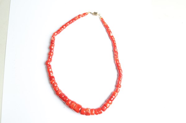 Lot 1086 - CORAL NECKLACE
