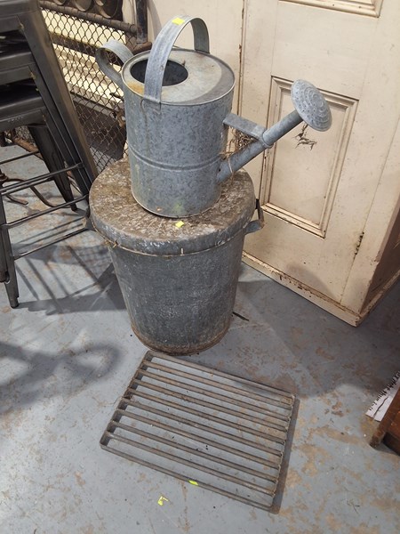 Lot 223 - GALVANISED GOODS