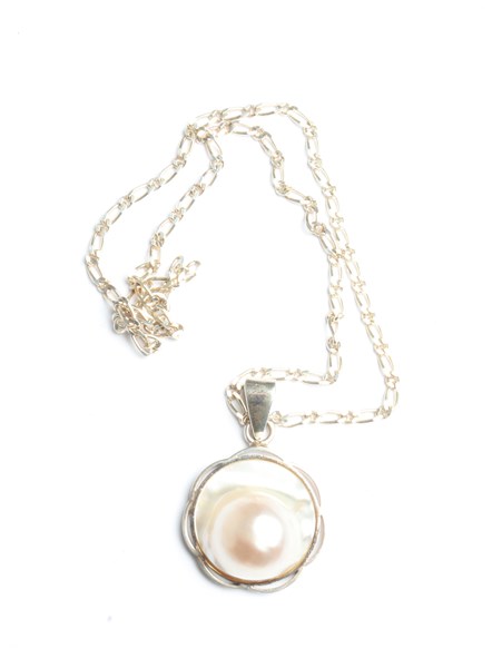 Lot 1083 - PEARL NECKLACE