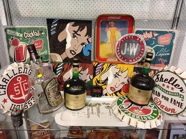 Lot 1324 - ASSORTED BAR ROOM ITEMS