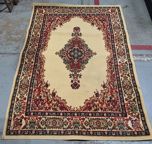 Lot 422 - FLOOR RUG