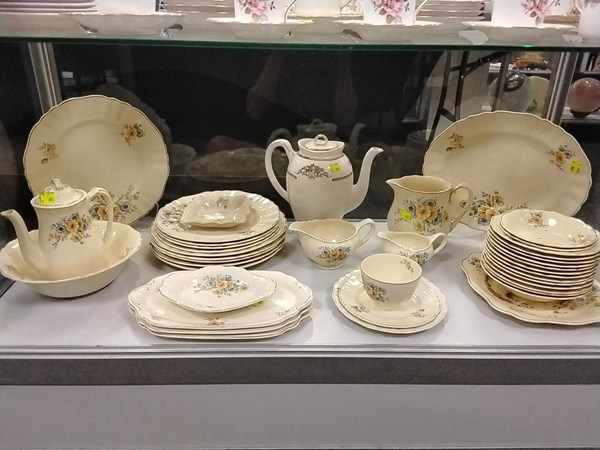 Lot 1249 - DINNER SERVICE