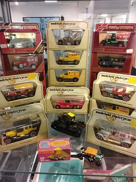 Lot 1442 - COLLECTABLE CARS