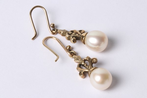 Lot 1027 - GOLD & PEARL EARRINGS