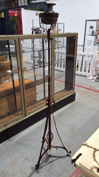 Lot 309 - LAMP STAND