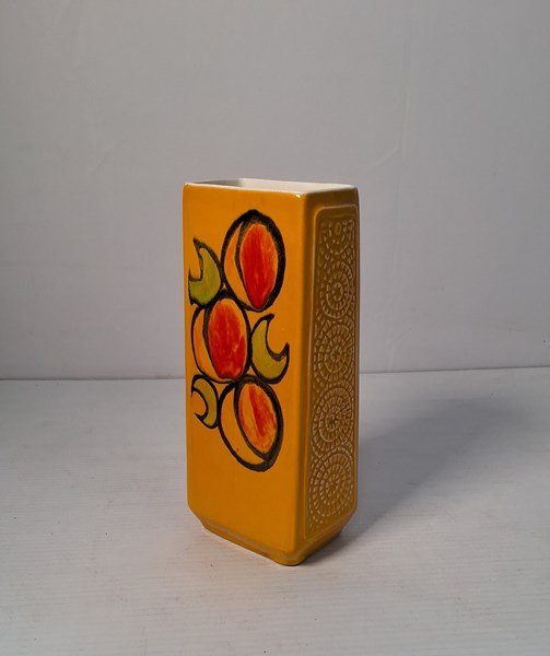 Lot 1366 - POOLE POTTERY