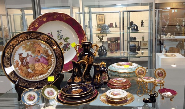 Lot 1404 - LIMOGES CERAMICS