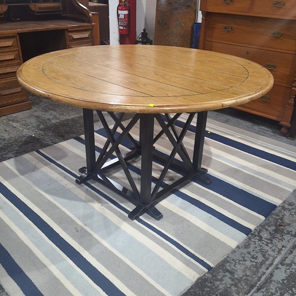 Lot 159 - DINING TABLE