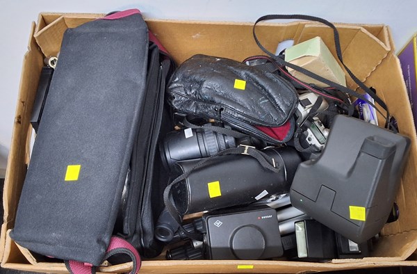 Lot 1294 - CAMERAS AND MORE
