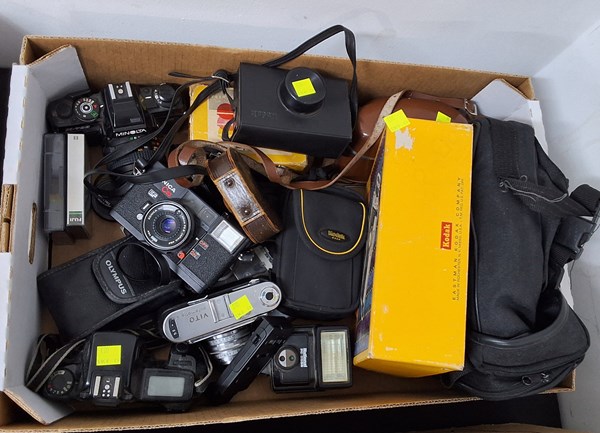 Lot 1419 - ASSORTED CAMERAS