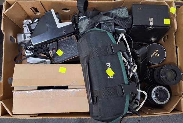 Lot 1410 - CAMERAS AND MORE