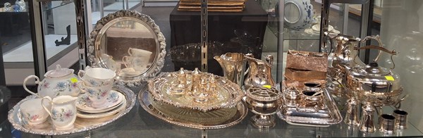 Lot 1326 - CHINA & METALWARE