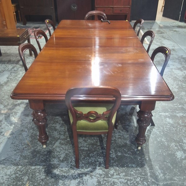 Lot 188 - DINING SUITE